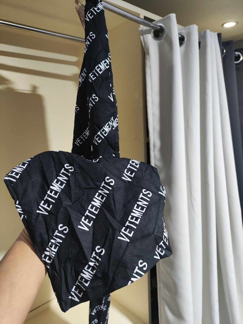 VETEMENTS PANTS (Category: Other Bottoms) located in Rizal. Submitted by rcthriftcollection (Listing ID 1309022687, Image 3). Description: 𝕍𝔼𝕋𝔼𝕄𝔼ℕ𝕋𝕊 ℙ𝔸ℕ𝕋𝕊 Waistline: 24 inch stretch to 30 inch Length: 39.5 inch Verygood Condition Issue: 1 small runs 📥📥📥 Location: Montalban, Rodriguez, Rizal.