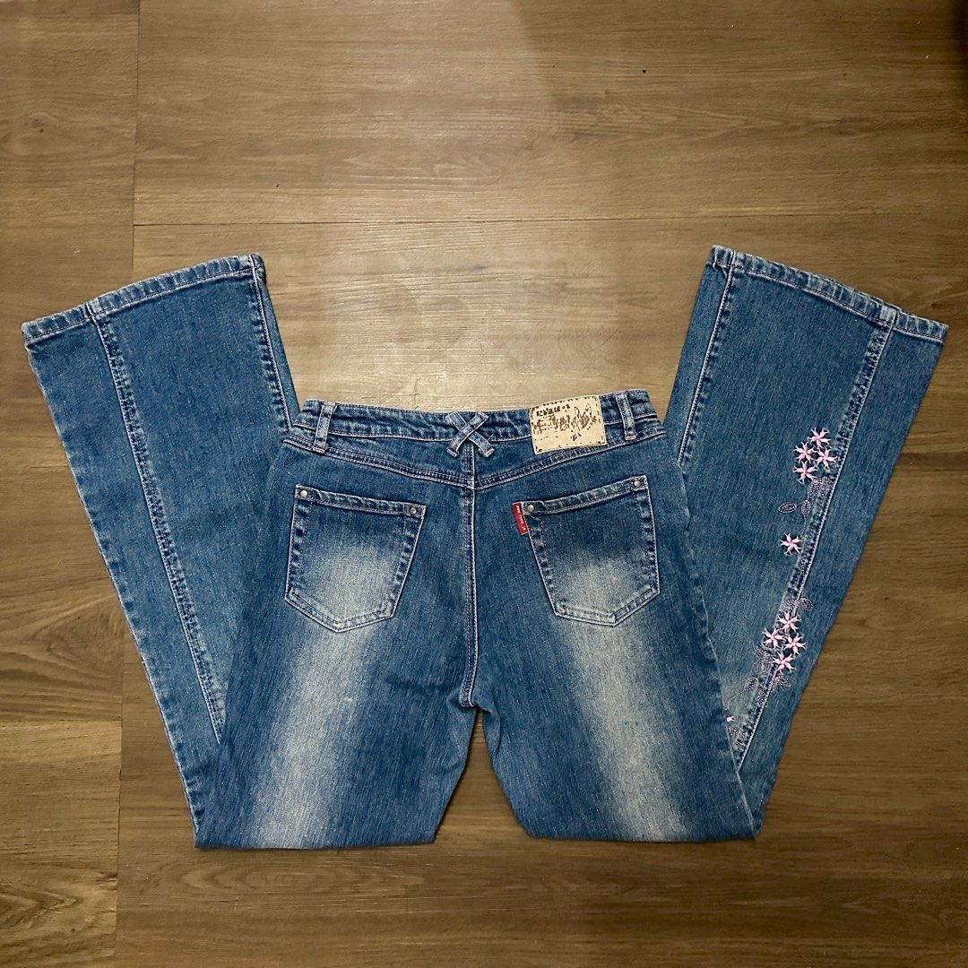 y2k coquette dainty flared denim pants (Category: Jeans) located in Manila. Submitted by ryetsucart (Listing ID 1309174260, Image 2). Description: ⋆౨ৎ˚⟡˖ ࣪ size: 29-30” length: 38” color rate: 10/10 - love the fit on me but not my style anymore🥲 - super cute design huhu hard to let go - fits well with dainty tops! - low-waisted ⋆౨ৎ˚⟡˖ ࣪ mop: gcash only mod: grab, lalamove, ggx ⋆౨ৎ˚⟡˖ ࣪ tags: y2k 2000s dainty coquette flower pattern flared bootcu