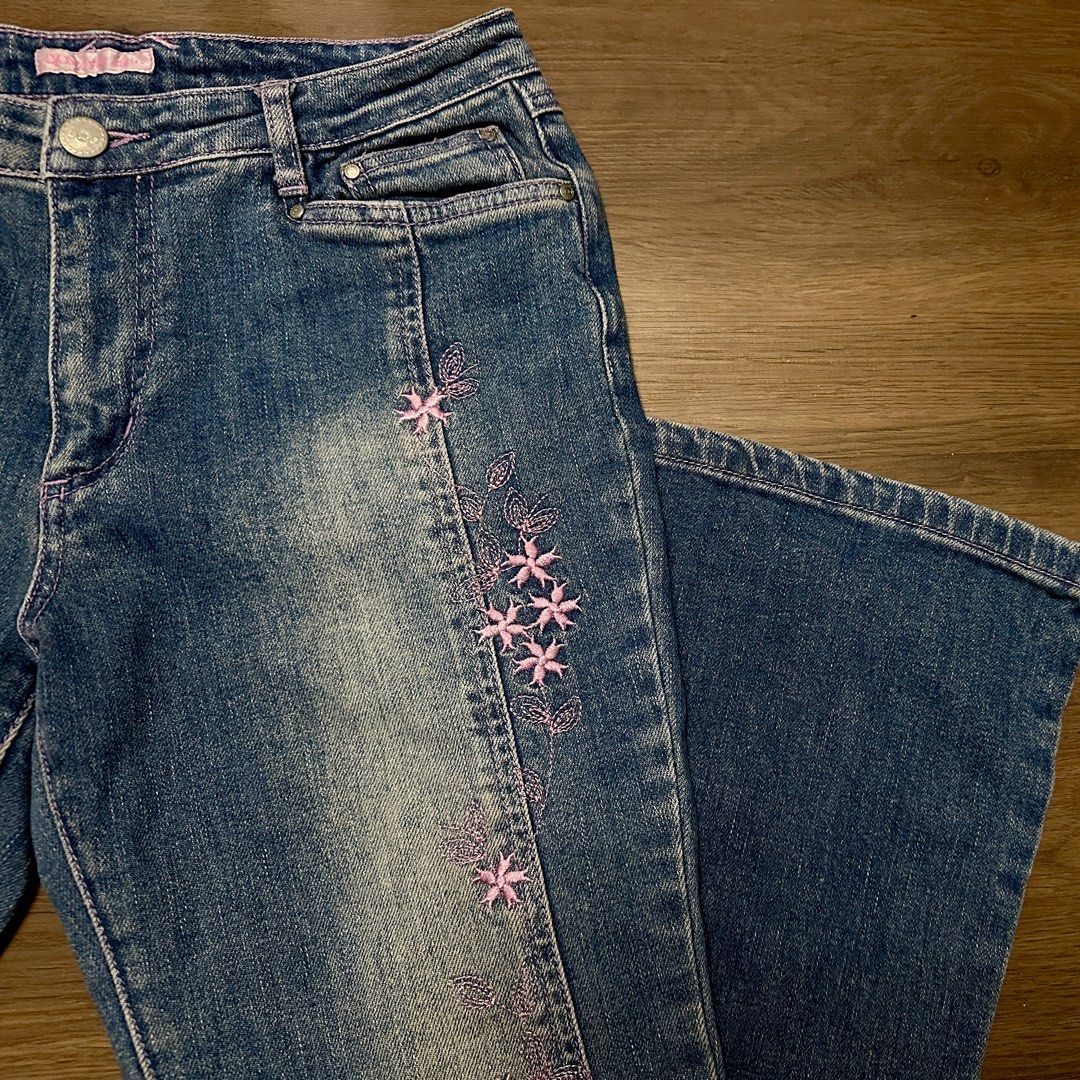 y2k coquette dainty flared denim pants (Category: Jeans) located in Manila. Submitted by ryetsucart (Listing ID 1309174260, Image 3). Description: ⋆౨ৎ˚⟡˖ ࣪ size: 29-30” length: 38” color rate: 10/10 - love the fit on me but not my style anymore🥲 - super cute design huhu hard to let go - fits well with dainty tops! - low-waisted ⋆౨ৎ˚⟡˖ ࣪ mop: gcash only mod: grab, lalamove, ggx ⋆౨ৎ˚⟡˖ ࣪ tags: y2k 2000s dainty coquette flower pattern flared bootcu