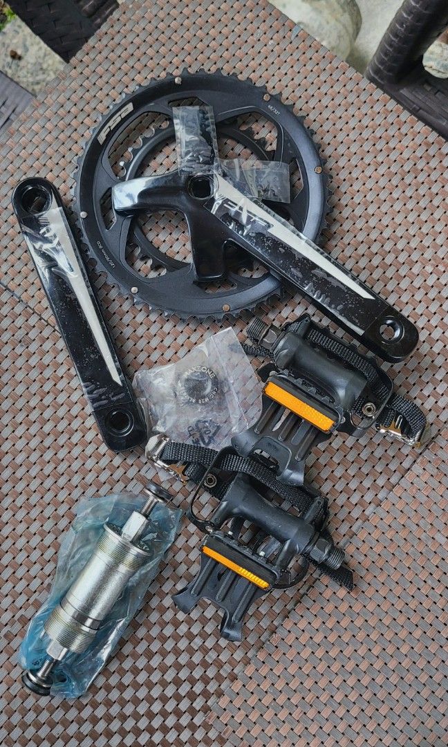 48t-32t Crank set with pedals (Category: Bicycles) located in Makati City. Submitted by joel_888 (Listing ID 1309207638, Image 1). Description: From Giant Revolt and Sunpeed Gravel Bike..