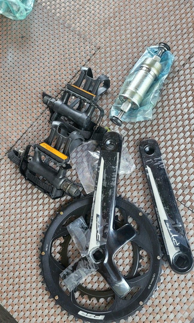 48t-32t Crank set with pedals (Category: Bicycles) located in Makati City. Submitted by joel_888 (Listing ID 1309207638, Image 3). Description: From Giant Revolt and Sunpeed Gravel Bike..