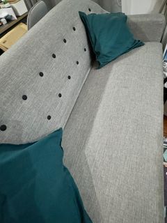 4-Seater Sofa with 2 Pillows