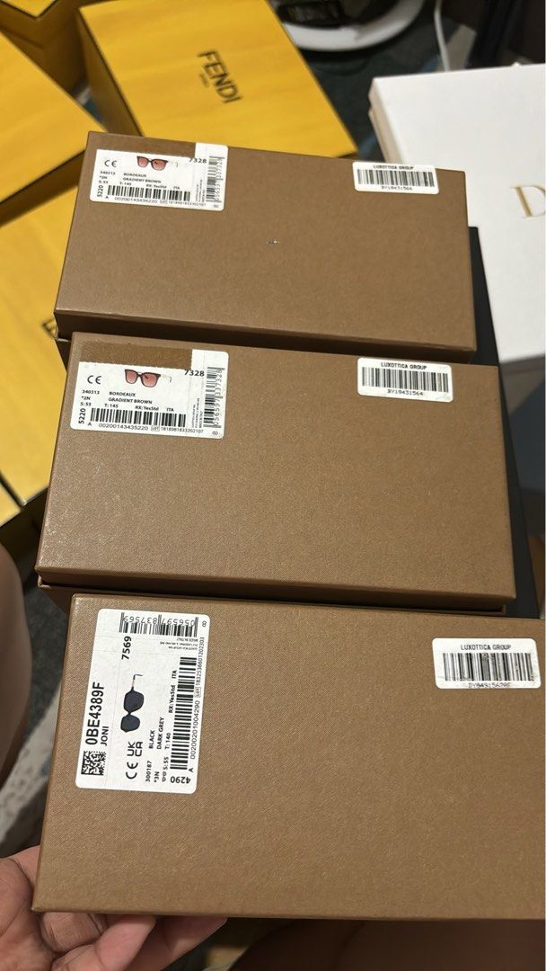 ‼️ Authentic Burberry Shades/Sunglasses Box (Category: Luxury Accessories) located in Quezon City. Submitted by box.luxebycheng (Listing ID 1309340445, Image 2). Description: BOX ONLY 600 each.