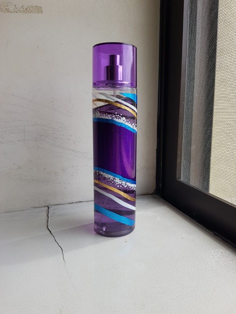 Bath & Body Works Merry Berry Christmas (Category: Fragrance & Deodorants) located in Muntinlupa City. Submitted by cgenerao (Listing ID 1309228996, Image 2). Description: Rfs: I never use this anymore 😅.