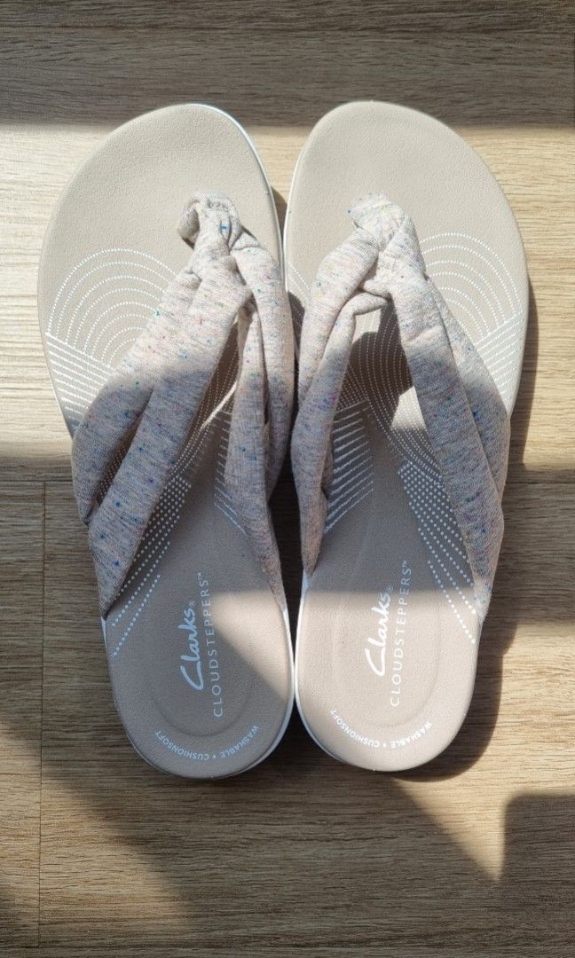 Clarks white flip flops shop