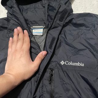 COLUMBIA OMNI-TECH WATERPROOF JACKET w/ Foldable Hoodie (BLACK)