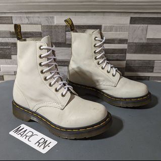 Dr Martens Pascal
8eye leather lace up boot
White