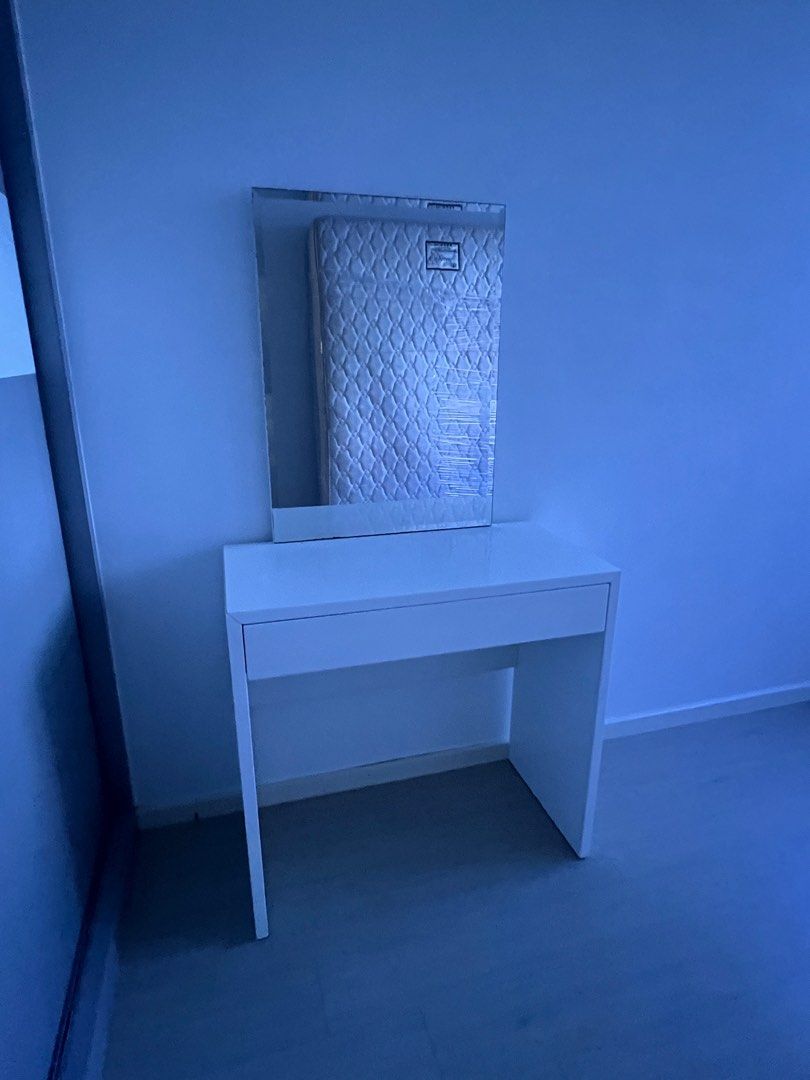 Dressing Table (Category: Tables & Sets) located in Singapore. Submitted by speedesired (Listing ID 1309222971, Image 1). Description: .