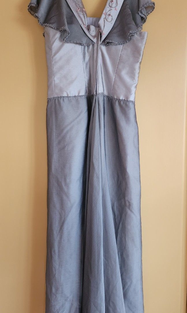 Elegant Silver lace beaded gown (Category: Evening dresses & gowns) located in Quezon City. Submitted by chinkytanseco07 (Listing ID 1309255867, Image 3). Description: RFS: Decluttering/Size up Payment first thru GCASH or BPI Sched: every weekend Price still negotiable with boning and gives good curve Size details upon request Made by Enan Almado Couture 📍Quezon City, Metro Manila.