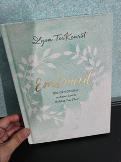 EMBRACED: 100 DEVOTIONS TO KNOW GOD IS HOLDING YOU CLOSE HARD BOUND BOOK