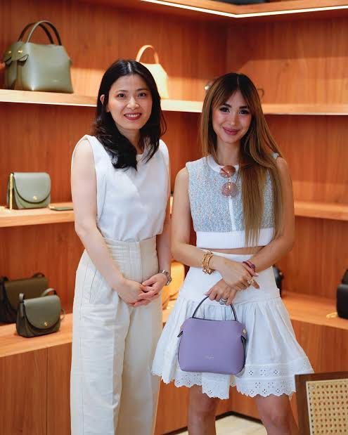 Fleuron Mini Swann Rose Sakura (Category: Luxury Bags & Wallets) located in Paranaque City. Submitted by 1stofmay.ph (Listing ID 1294083866, Image 1). Description: Original 💯 Bought from Fleuron Official Website Swann Brand New Size: Mini Color: Rose Sakura Inclusion: Dust Bag and Canvas Eco Bag.