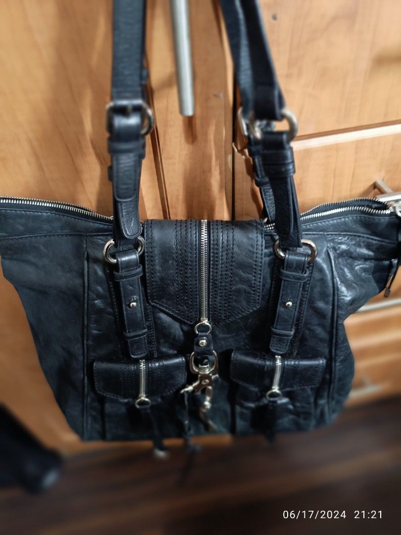 Francesco Biasia leather bag (Category: Luxury Bags & Wallets) located in Pasig City. Submitted by rikashikuari (Listing ID 1309314923, Image 2). Description: Francesco Biasia from Italy genuine leather no FLAWS u can check in Google famous in Europe.