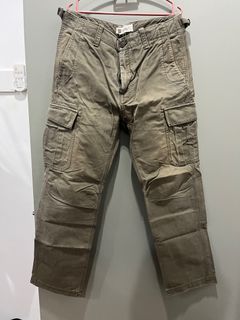 GAP Cargo Pants, Men's Fashion, Bottoms, Trousers on Carousell