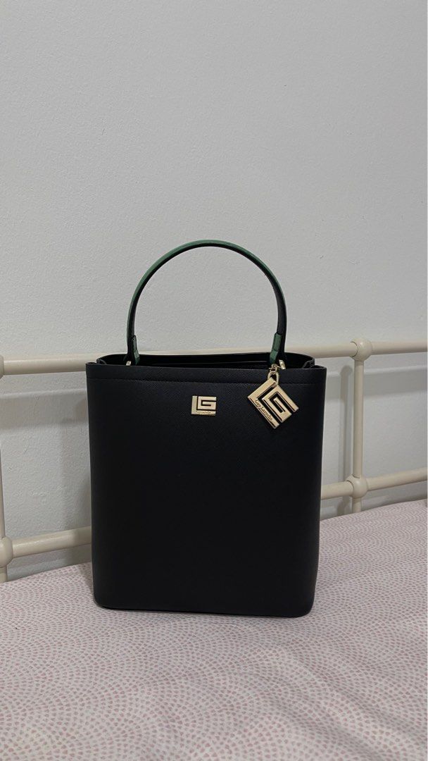 Guy laroche sling bag 2025