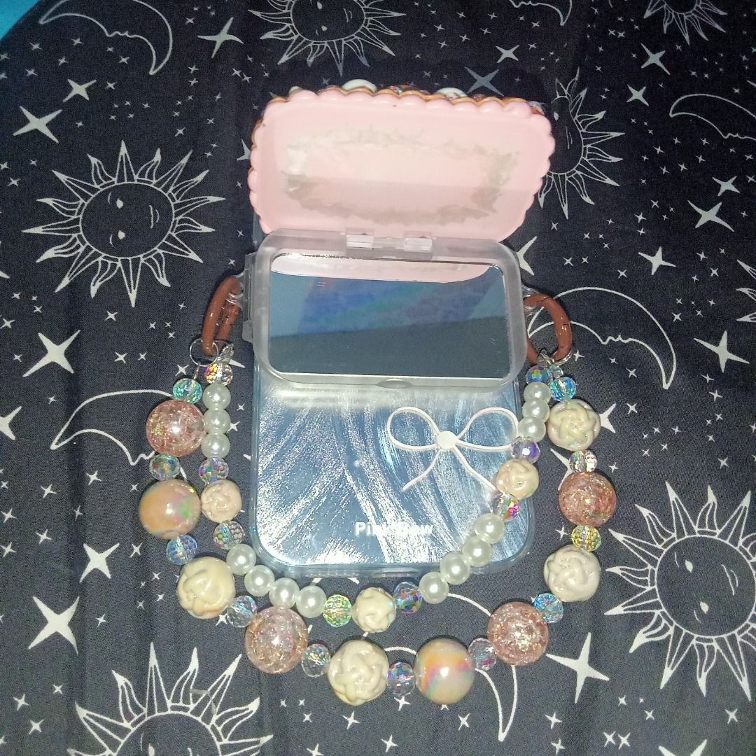 Hk cellphone clamp with mirror and sling (Category: Mounts & Holders) located in Imus. Submitted by fameandfad (Listing ID 1309323286, Image 3). Description: Material: Resin/ crystals Suitable to Iphone/ android cellphone .