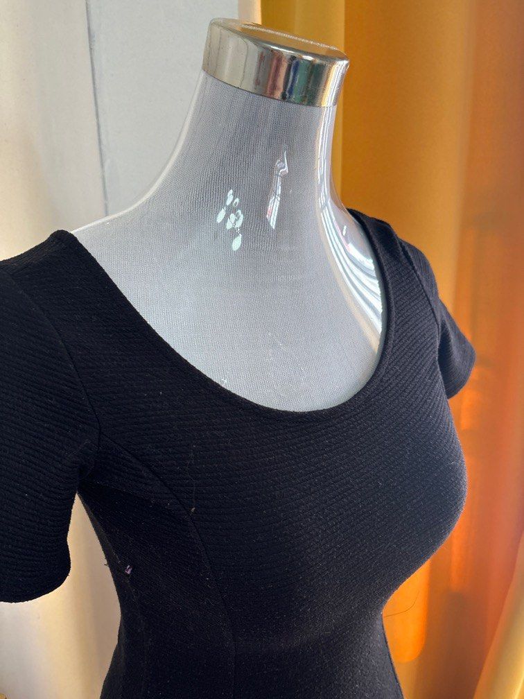 H&M Black Dress (Category: Dresses) located in Manila. Submitted by shop_overflow (Listing ID 1309250386, Image 2). Description: .