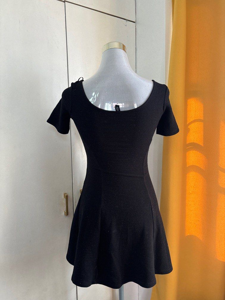 H&M Black Dress (Category: Dresses) located in Manila. Submitted by shop_overflow (Listing ID 1309250386, Image 3). Description: .
