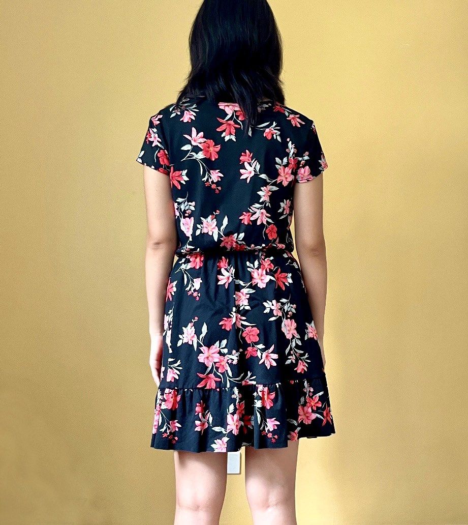 H&M black floral wrap dress (Category: Dresses) located in Manila. Submitted by thequackrack (Listing ID 1309200319, Image 2). Description: size on tag: 36 B:32-35 W:26-29 L:32 .