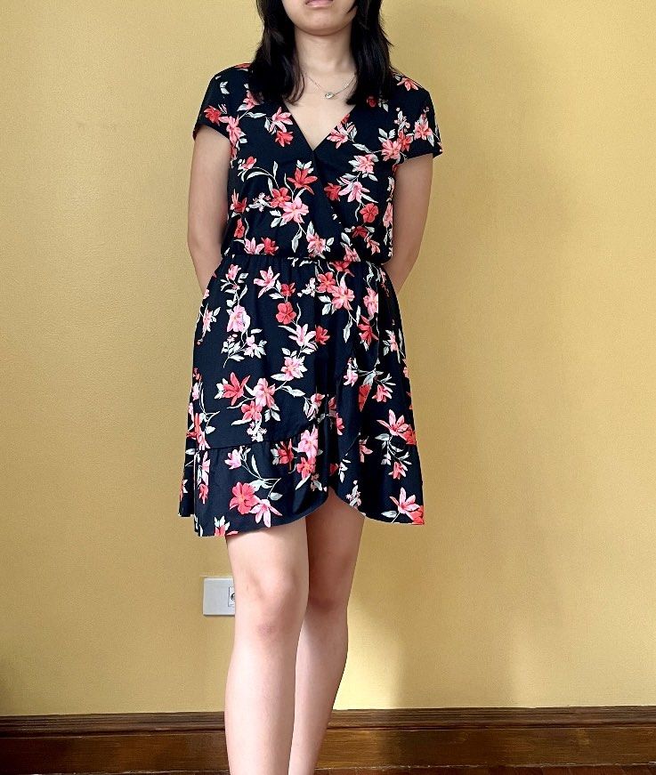 H&M black floral wrap dress (Category: Dresses) located in Manila. Submitted by thequackrack (Listing ID 1309200319, Image 1). Description: size on tag: 36 B:32-35 W:26-29 L:32 .