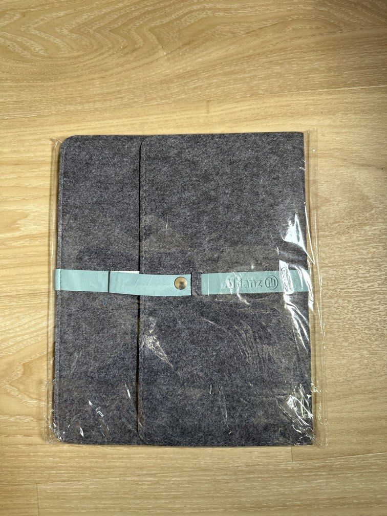 iPad case (Category: Other Accessories) located in Singapore. Submitted by nickkyyyyyyyyy (Listing ID 1309208404, Image 1). Description: iPad case .