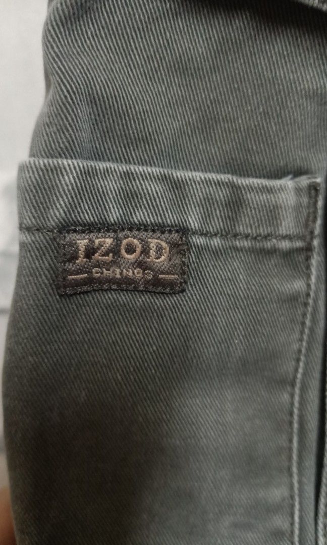 IZOD 6 pocket cargo shorts (Category: Shorts) located in Quezon City. Submitted by Ajcee (Listing ID 1309326802, Image 3). Description: *original *came from united states *size 32 seen on tag *actual pictures already posted *sf shouldered by buyer via j&t,lalamove/grab *gcash payment *location: quezon city.