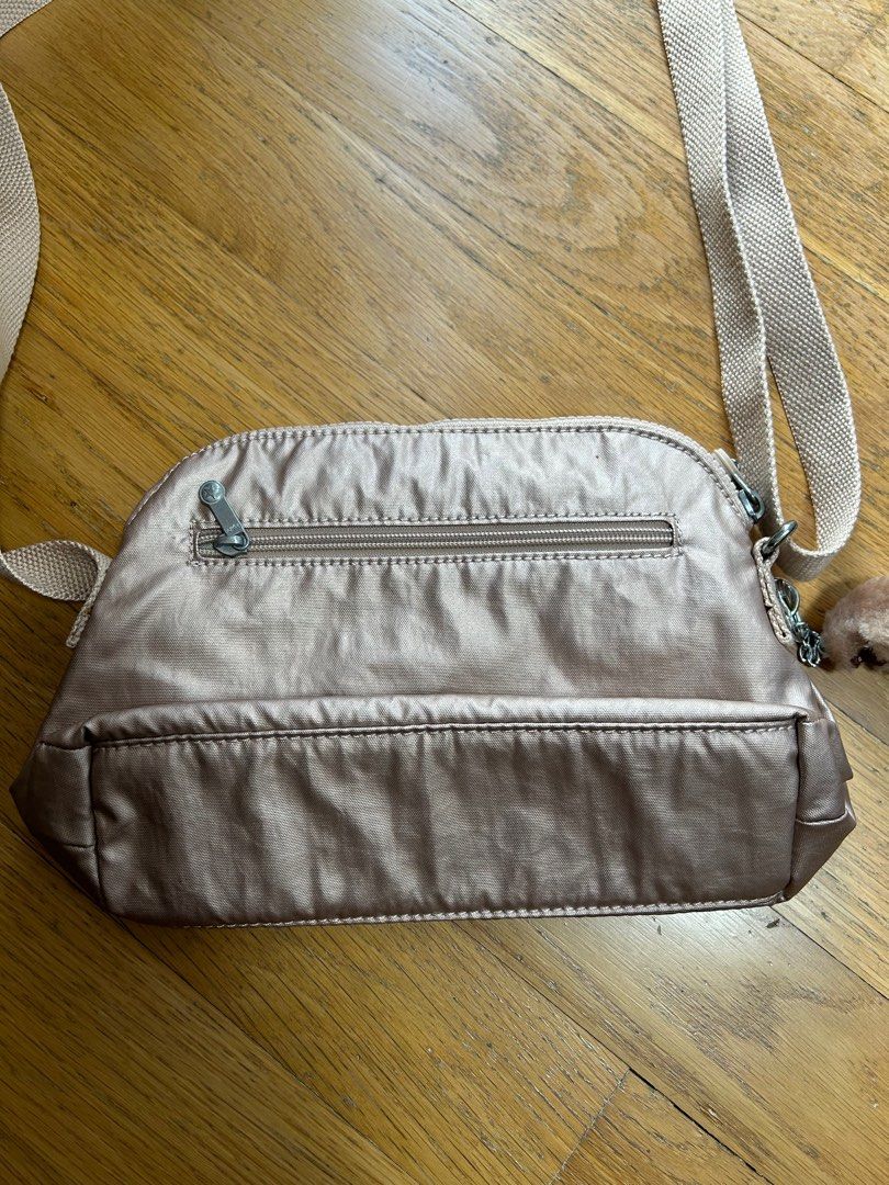 Kipling (Category: Cross-body Bags) located in Singapore. Submitted by tse_ern (Listing ID 1309279853, Image 6). Description: Never used before.. no stains.. brand new. Measurements as shown in the pictures.