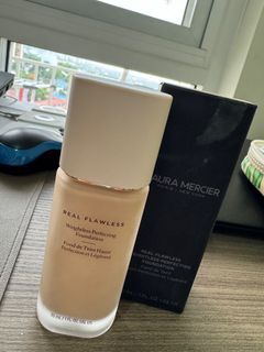 Laura Mercier Real Flawless Weightless Perfecting Foundation (2C2 Soft Sand)