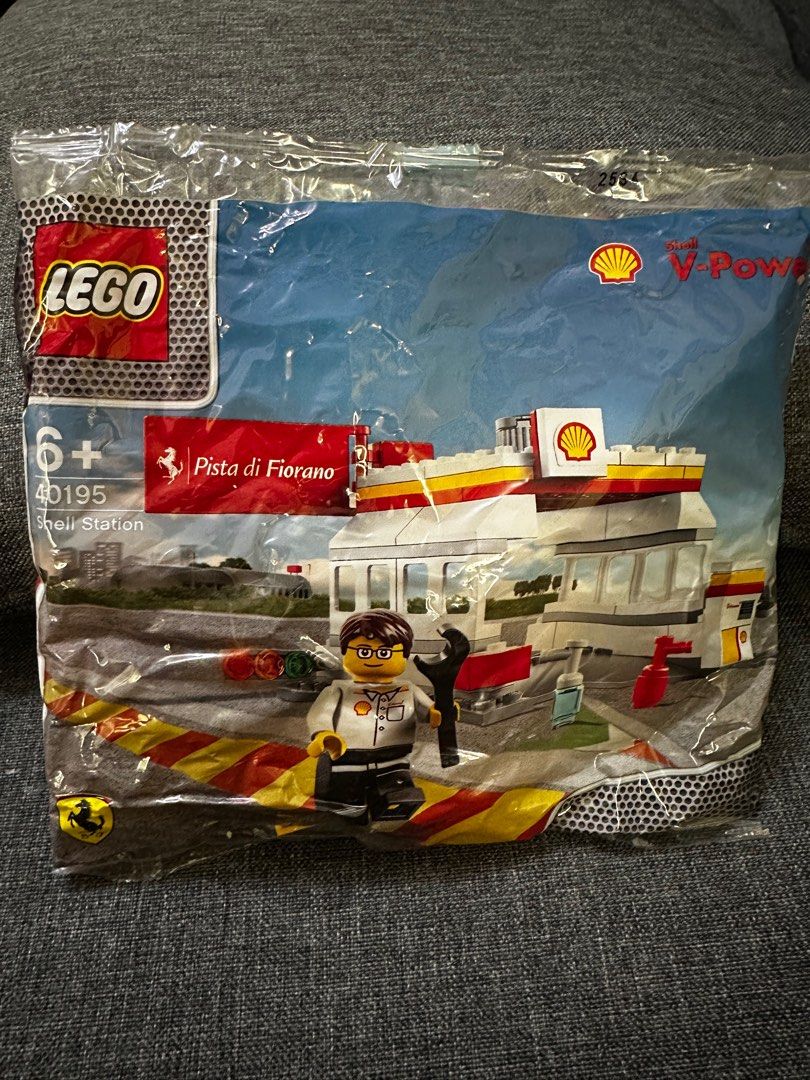 LEGO Shell Station (Category: Lego & Building Sets) located in Malabon City. Submitted by love2shopmanila (Listing ID 1309225944, Image 1). Description: Original Sealed Lego 40195 Shell Station.