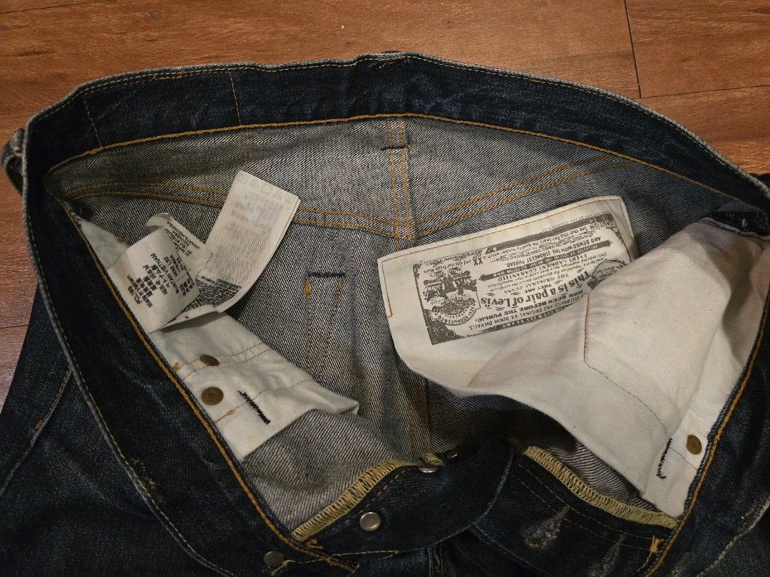 LEVIS 501 (Category: Jeans) located in Quezon City. Submitted by b.caster (Listing ID 1309299245, Image 3). Description: Authentic Levis 501 waist 32 length 32.