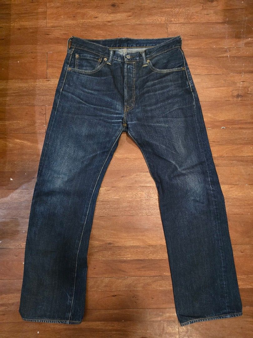 LEVIS 501 (Category: Jeans) located in Quezon City. Submitted by b.caster (Listing ID 1309299245, Image 1). Description: Authentic Levis 501 waist 32 length 32.