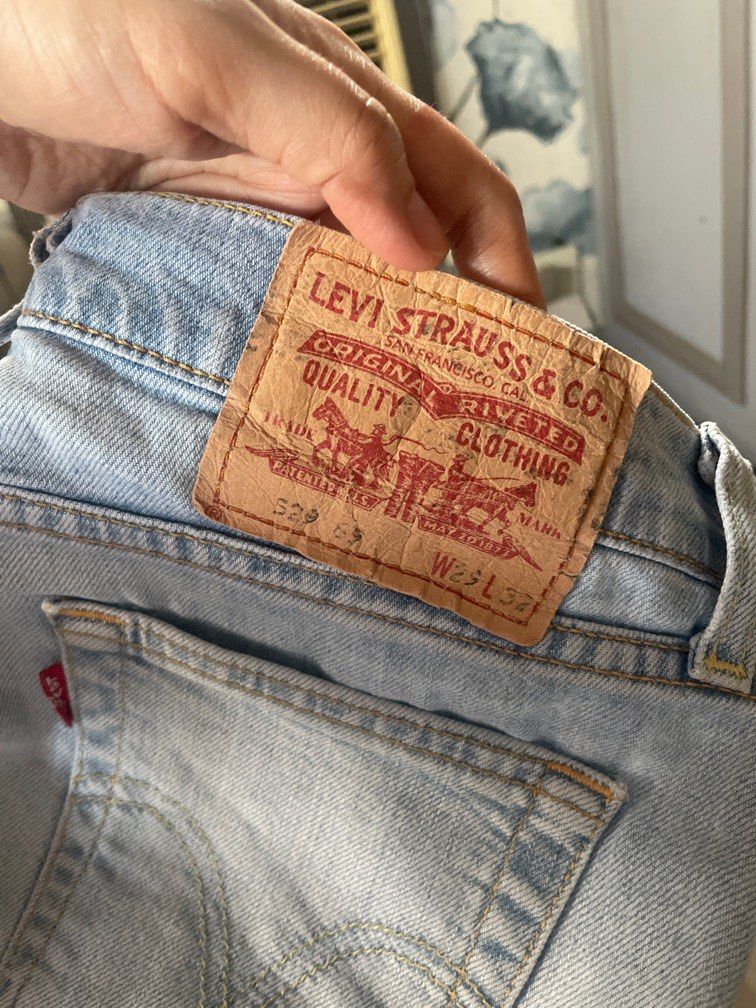 Levis 29 waist top