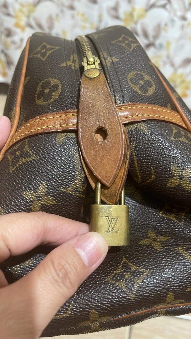 Lv bag (Category: Luxury Bags & Wallets) located in Pasig City. Submitted by katttts (Listing ID 1309279998, Image 2). Description: .