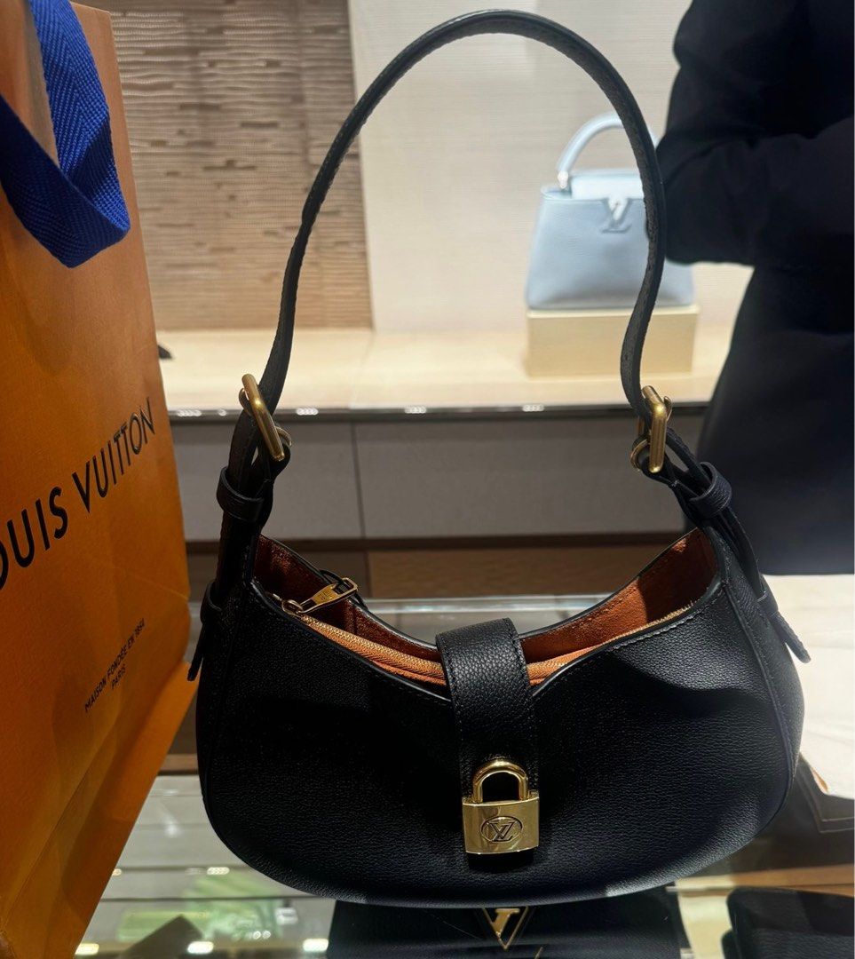 Shoulder Bag Louis Vuitton Top Handle Tote Louis Vuitton Capucines MM Top  Handle Bag In Colourblock Pink Black