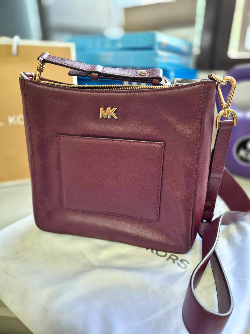 Michael Kors Gloria Leather Messenger, Luxury, Bags & Wallets on Carousell