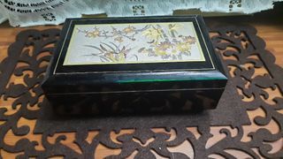 Musical jewelry box with mirror 7.5x4.5x3" Made in Japan,black floral Vintage