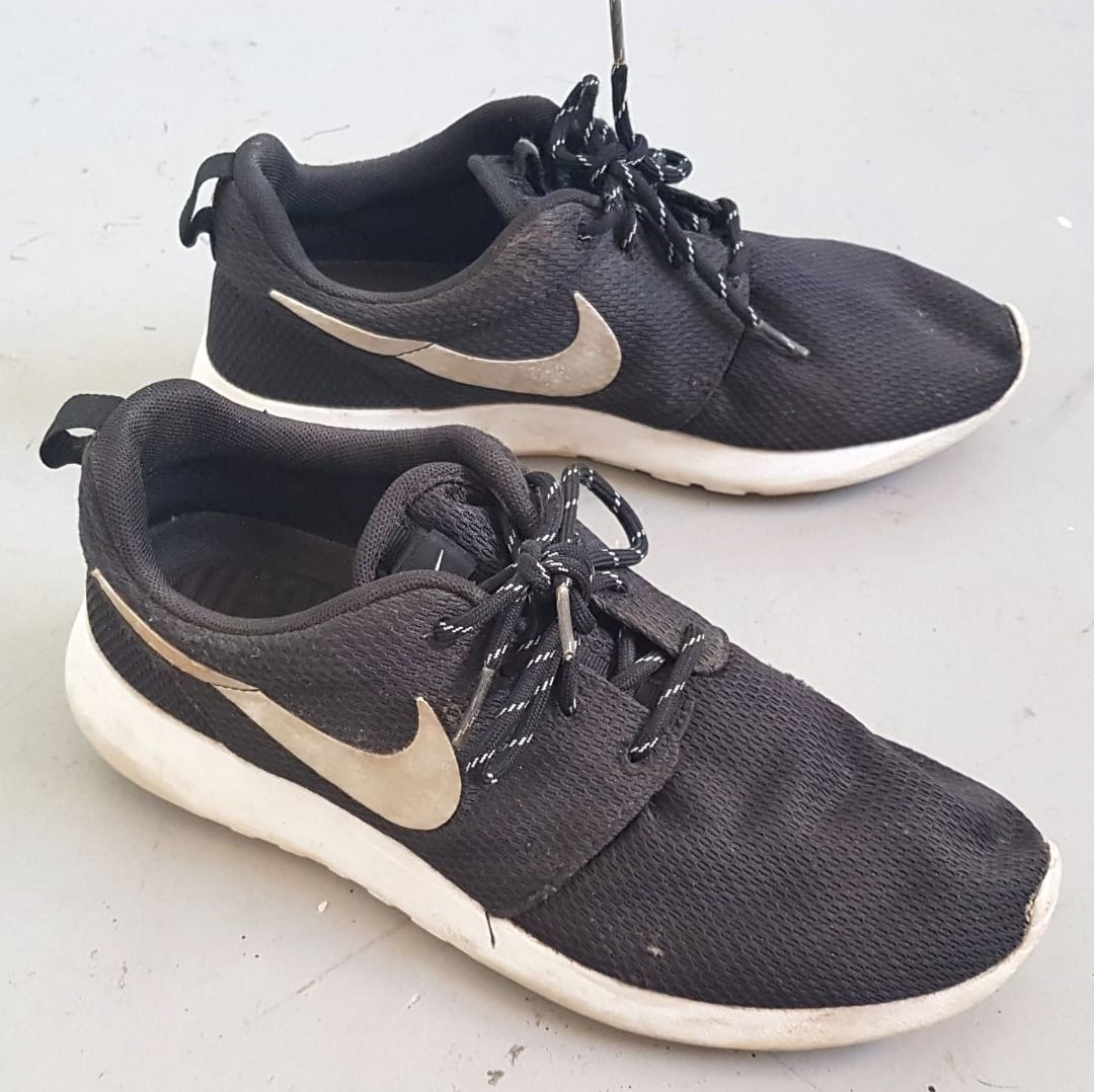 Nike Roshe One Sneakers US 7 UK 4.5 EUR 38 CM 24 NIKE Running Shoes Black with White logo Original Footwear Cult Favorite Model Gym