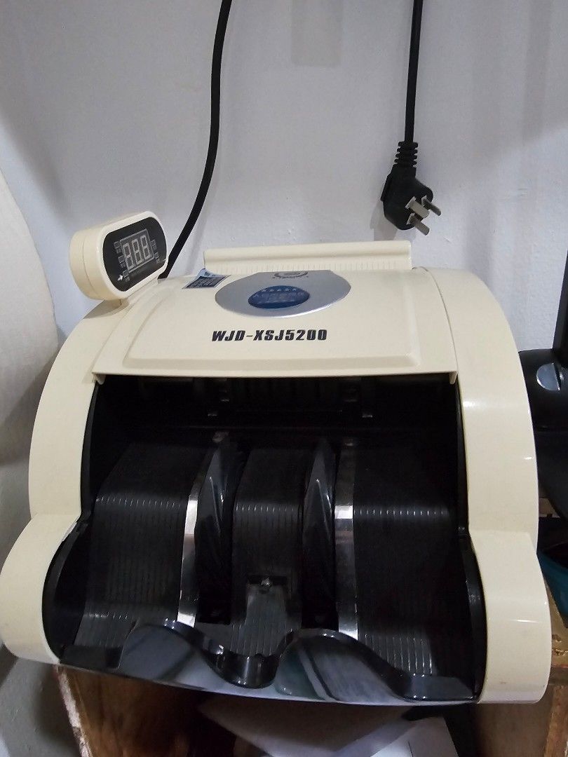 Notes Counting Machine (Category: Office & Business Technology) located in Singapore. Submitted by hautesociete (Listing ID 1309328102, Image 1). Description: Notes Counting Machine -Can count total no. of notes -Cannot list out individual notes. -Electrical Pin is China Style Electrical Pin..But can use In SG.
