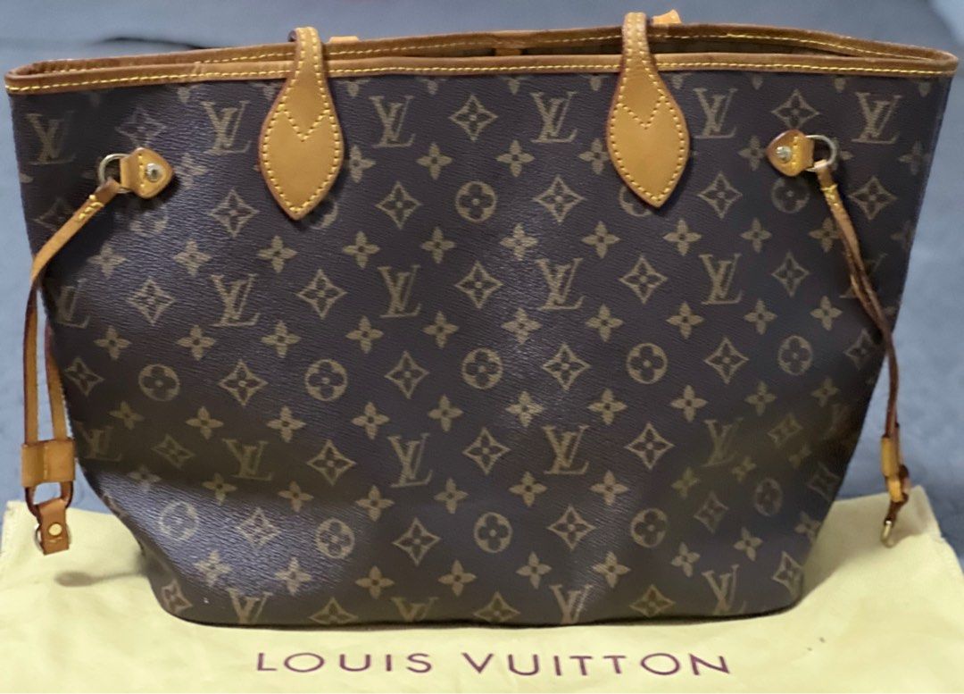 Original Pre loved LV Neverfull (Category: Luxury Bags & Wallets) located in Manila. Submitted by maritesro32670 (Listing ID 1309292365, Image 3). Description: Original LV Neverfull Slightly used But Not Abused. You can authenticate the code is visible and sign of usage is also seen in the pictures (minimal floss). Only bag and dust bag no other inclusion. You may check the number of stiches as proof of original. Very good condition 🥰.