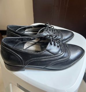 Oxford shoes from Hinhin World