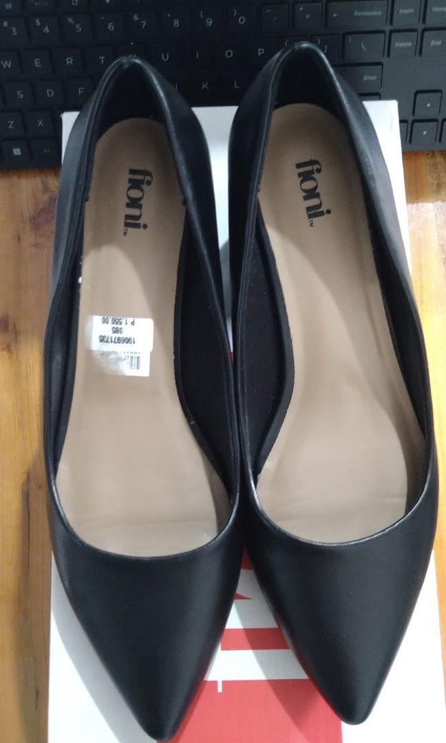 Payless Shoes Fioni (Category: Heels) located in Quezon City. Submitted by acd05 (Listing ID 1309332658, Image 1). Description: Fioni Mana Black Shoes with Heel by Payless size 8.5 RFS bought only for graduation program and selling it now used it only for the event original price 1550.