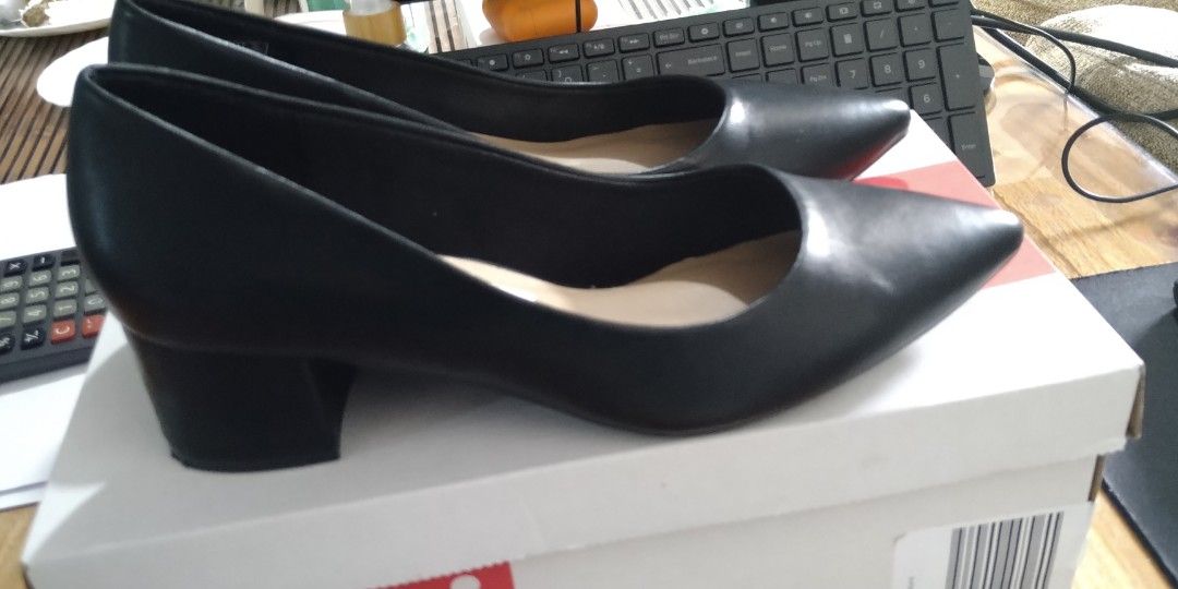 Payless Shoes Fioni (Category: Heels) located in Quezon City. Submitted by acd05 (Listing ID 1309332658, Image 2). Description: Fioni Mana Black Shoes with Heel by Payless size 8.5 RFS bought only for graduation program and selling it now used it only for the event original price 1550.