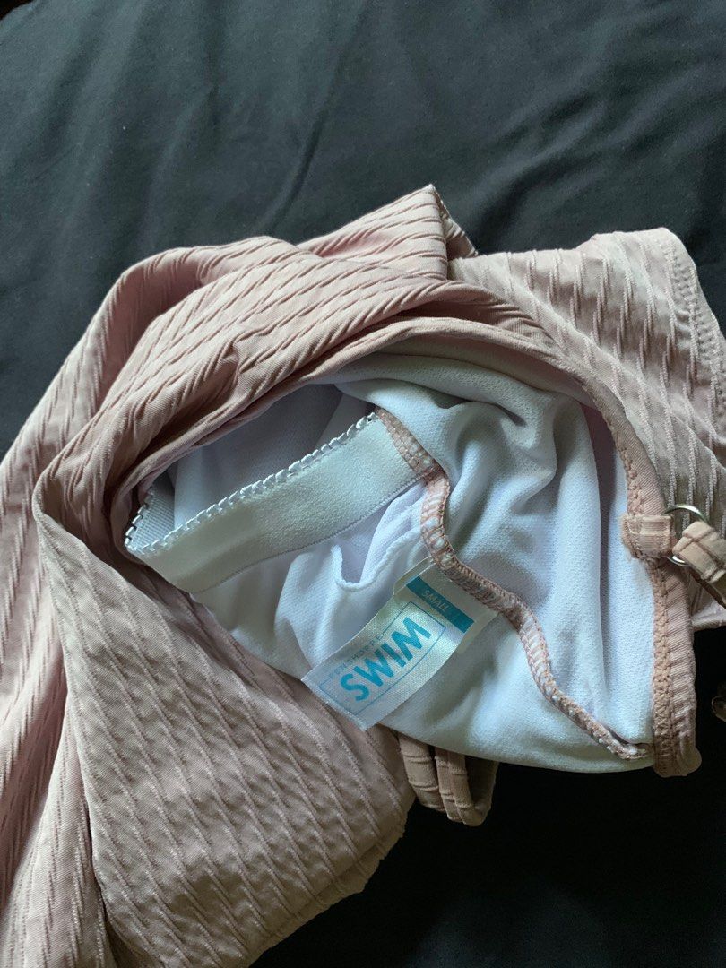 Penshoppe One piece swimsuit (Category: Bikinis & Swimsuits) located in Tuguegarao City. Submitted by pauloveditems (Listing ID 1309265704, Image 3). Description: Used Twice only. Bought brand new from Penshoppe. Already washed..