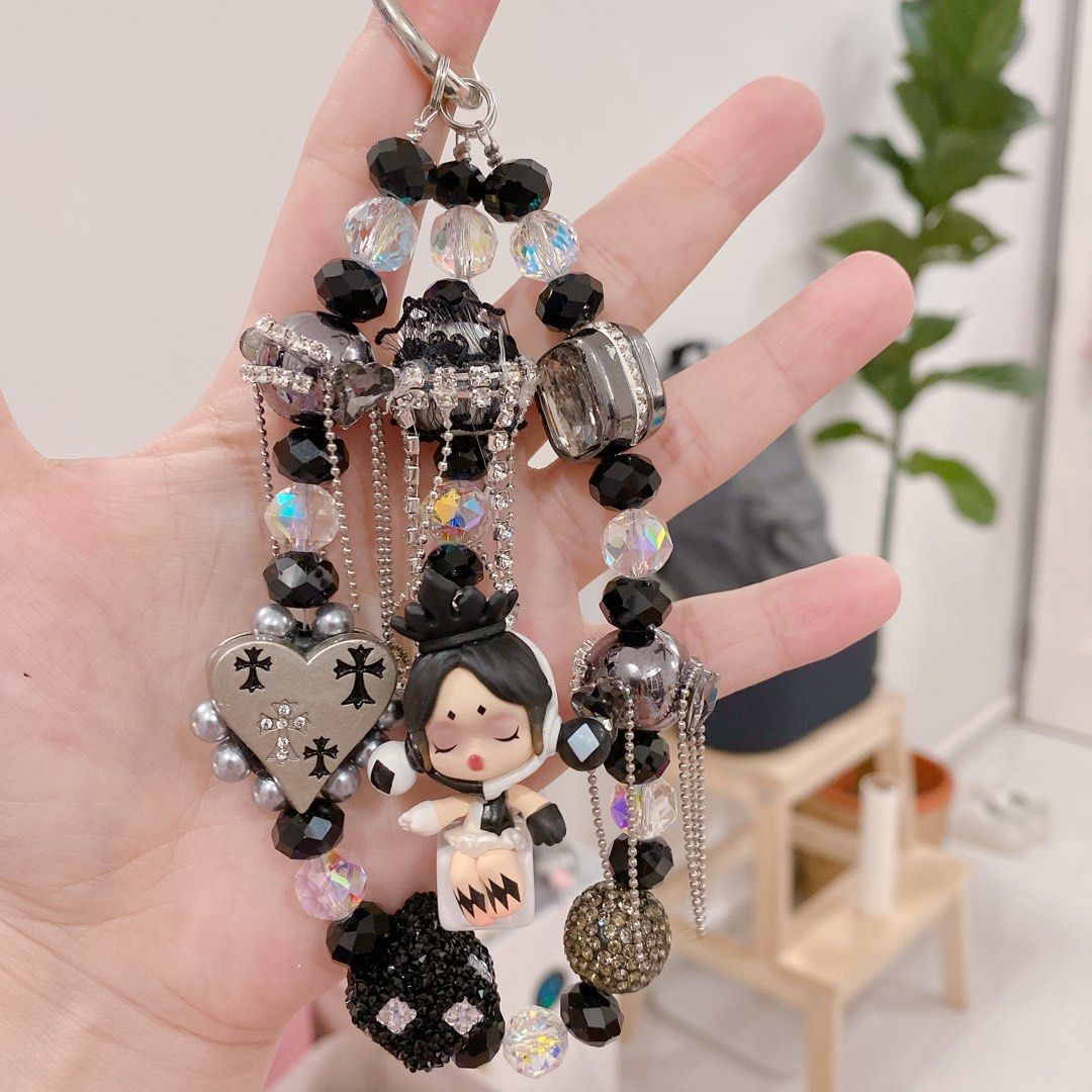 憧れ Pop Mart Pop Bean Strap Phone White and Black Skullpanda ストラップ