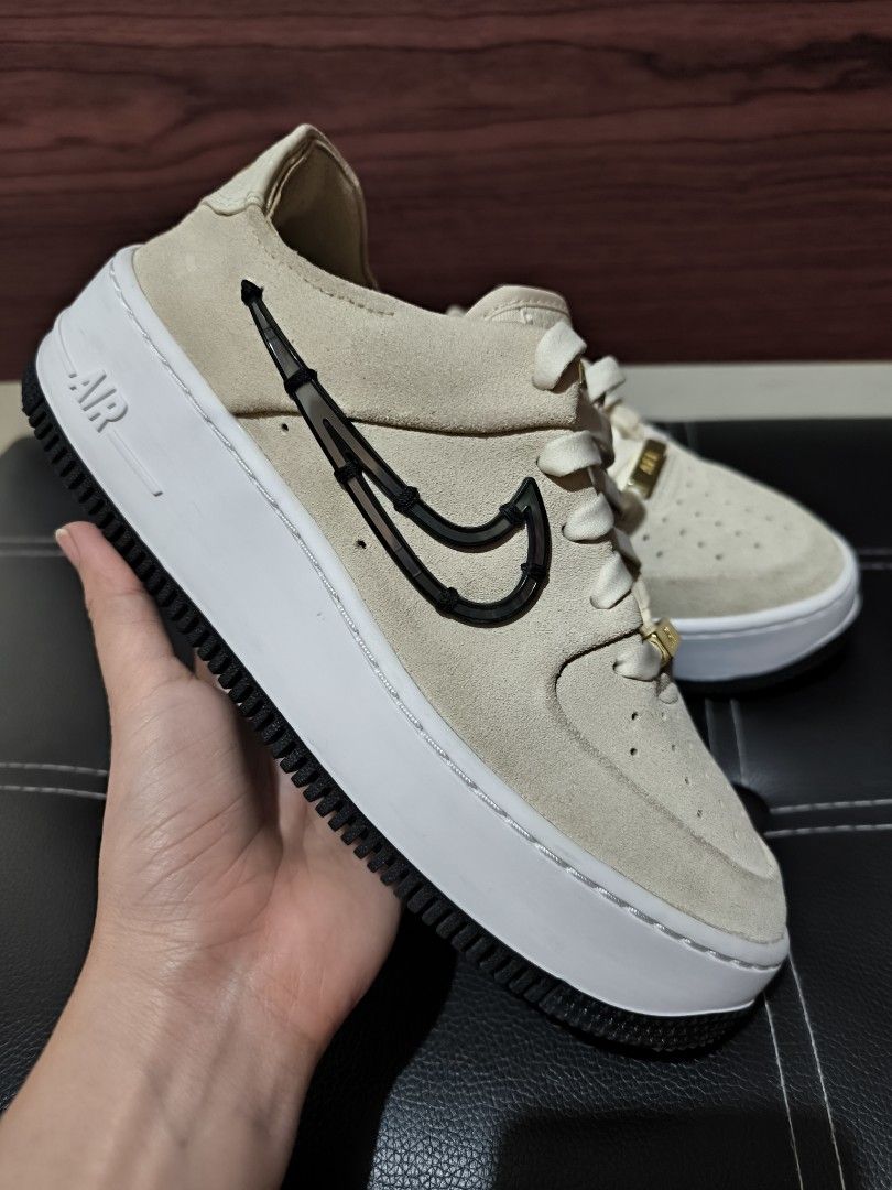 Nike air force 1 sage low nude top