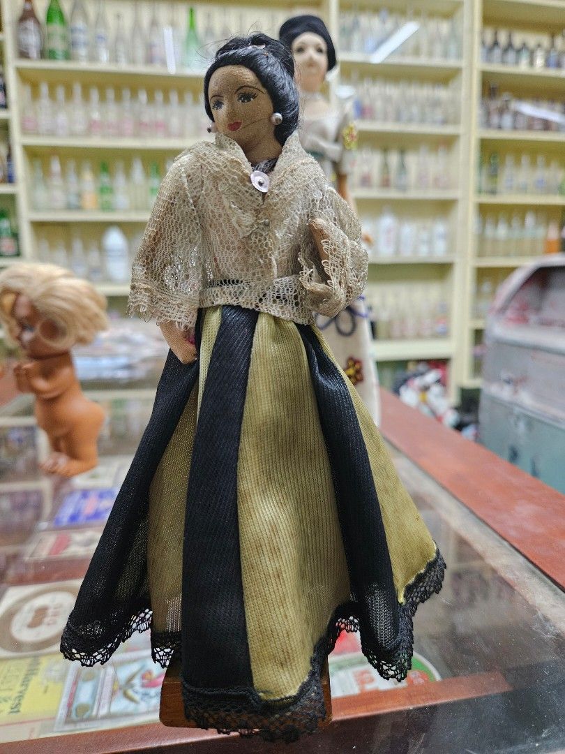 Rare 1978 Imelda Marcos Doll (Category: Vintage Collectibles) located in Mandaluyong City. Submitted by thefilipinopicker (Listing ID 1309334655, Image 3). Description: rare 70s item on disokay at Museo ng Kahapon.