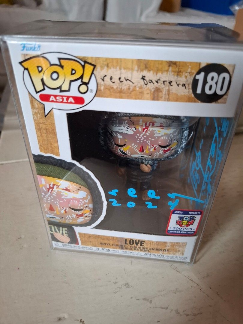 Reen Barrera Toycon (Category: Designer & Blind Box Toys) located in Manila. Submitted by beedle2009 (Listing ID 1309258902, Image 1). Description: Toycon LE500 Love Box Condition: 9.5/10.