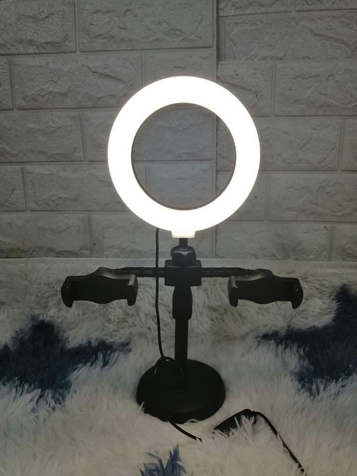 RINGLIGHT WITH DUAL PHONE HOLDER (Category: Headphones & Headsets) located in Quezon City. Submitted by fconnie15407950 (Listing ID 1309274415, Image 3). Description: .