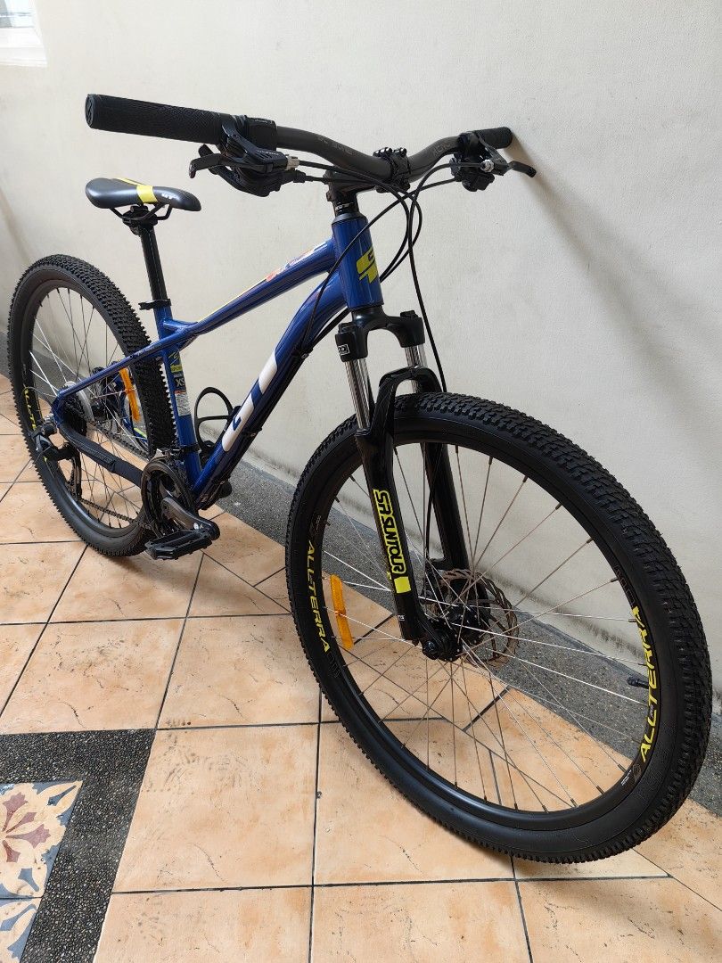 Rush GT Aggressor Sport MTB not Mountainpeak (Category: Bicycles) located in Manila. Submitted by mino.espartero (Listing ID 1309257490, Image 2). Description: GT AVALANCHE SPORT XSMALL (WHEEL SIZE: 27.5) FRAME: GT 6061 T6 Aluminum Frame, Triple Triangle w/ Floating Seat Stays, Internal Cable Routing, Dropper Post Routing, Boost 141 Forged Drop-outs w/ Disc Brake Mounts, Zero Stack Tapered 1 1/8”- 1.5” Head Tube, 27.5/29” Wheels FORK: SR Suntour 