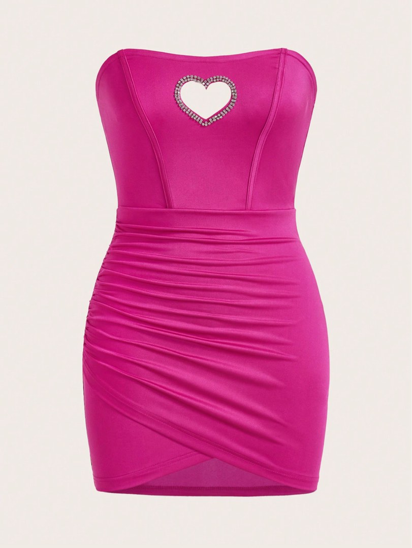 sabrina carpenter heart dress pink Sabrina Carpenter Pink Heart Outfit