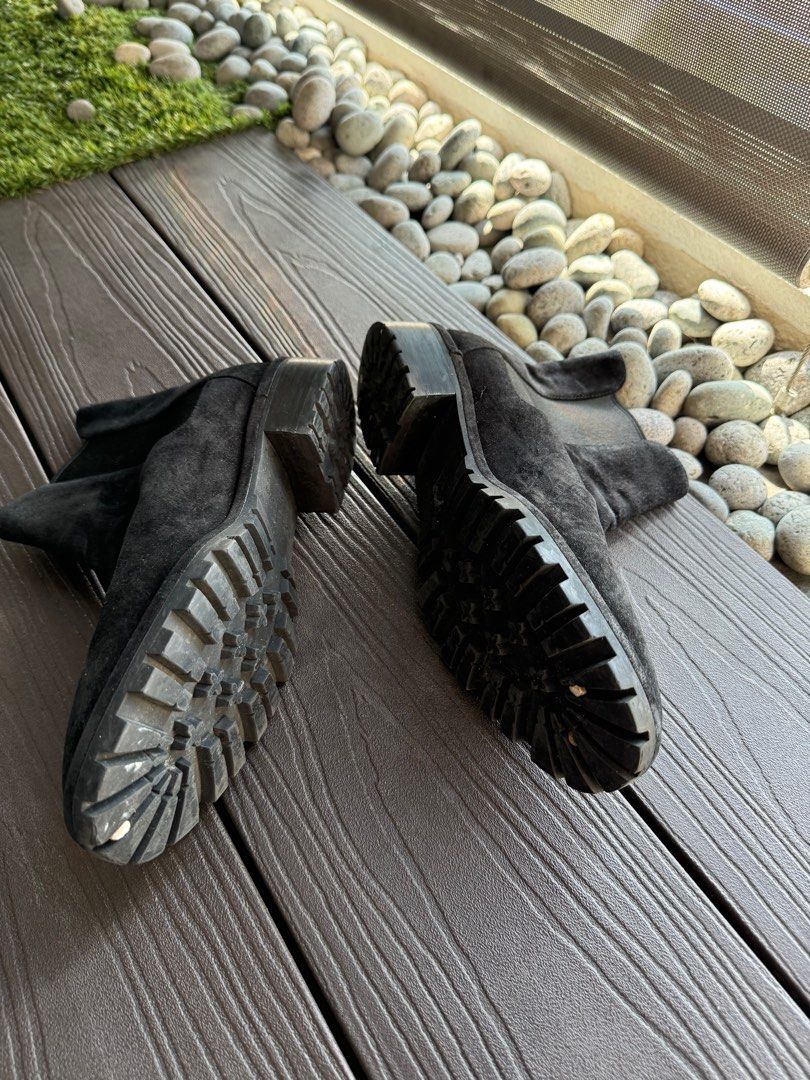 Stuart Weitzman comfortable flat boots